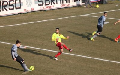 I Grigi visti dalla “Gazzetta Lucchese”. “I rossoneri hanno fatto, almeno per un tempo e mezzo, la parte del leone”